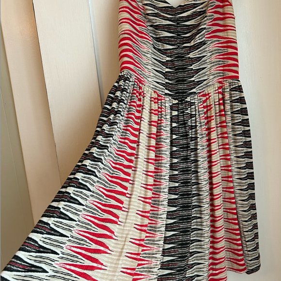 Stylish and fun a-line dress for any Spring or Summertime event! - Picture 2 of 2